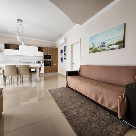 Riviera Holiday Apartments - Seafront - Wifi Marsaskala Bagian luar foto