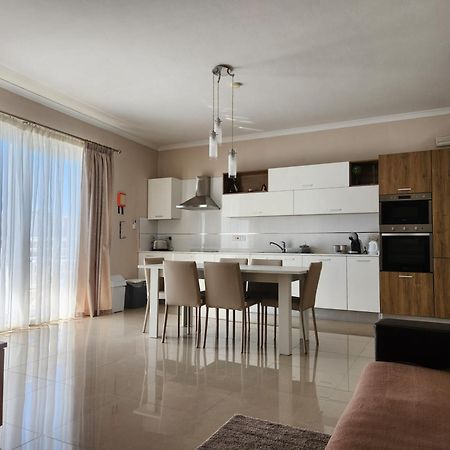 Riviera Holiday Apartments - Seafront - Wifi Marsaskala Bagian luar foto