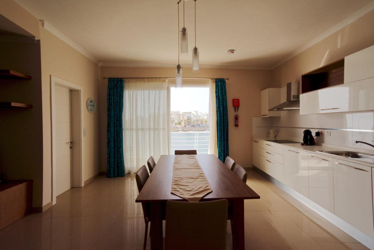 Riviera Holiday Apartments - Seafront - Wifi Marsaskala Bagian luar foto