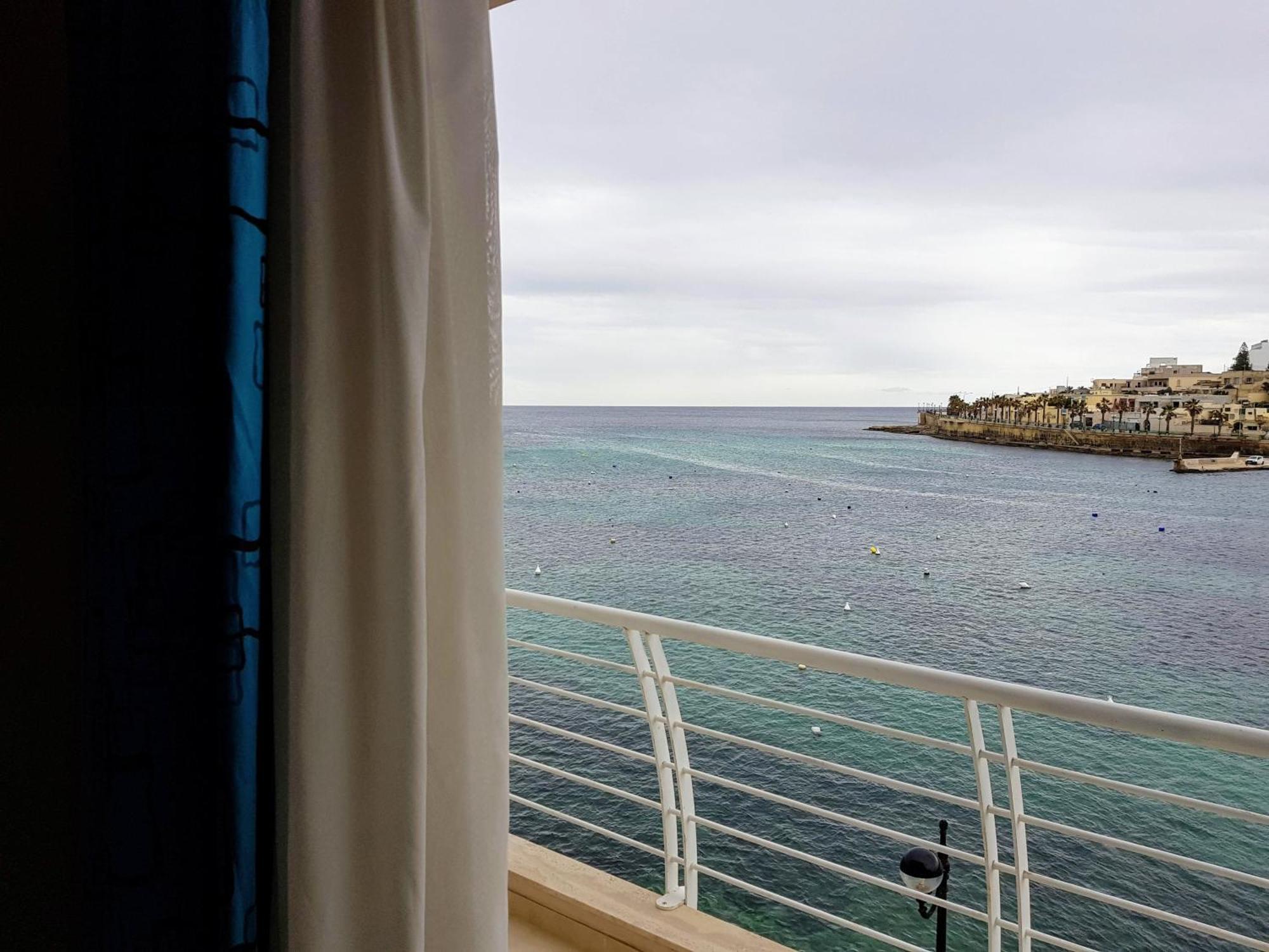 Riviera Holiday Apartments - Seafront - Wifi Marsaskala Bagian luar foto
