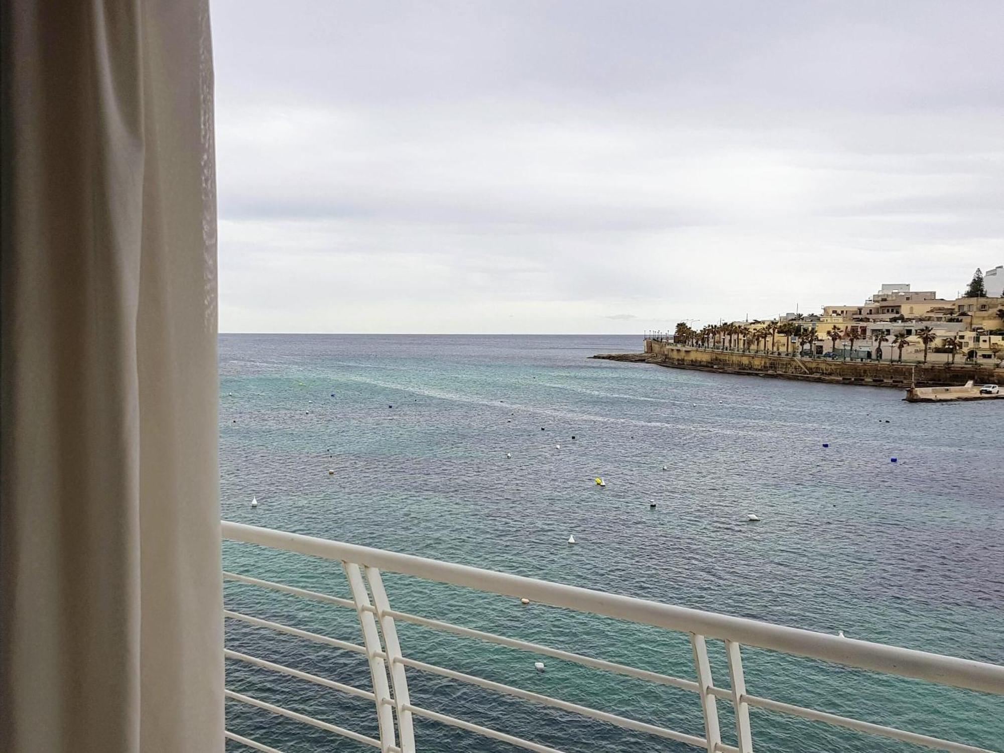 Riviera Holiday Apartments - Seafront - Wifi Marsaskala Bagian luar foto