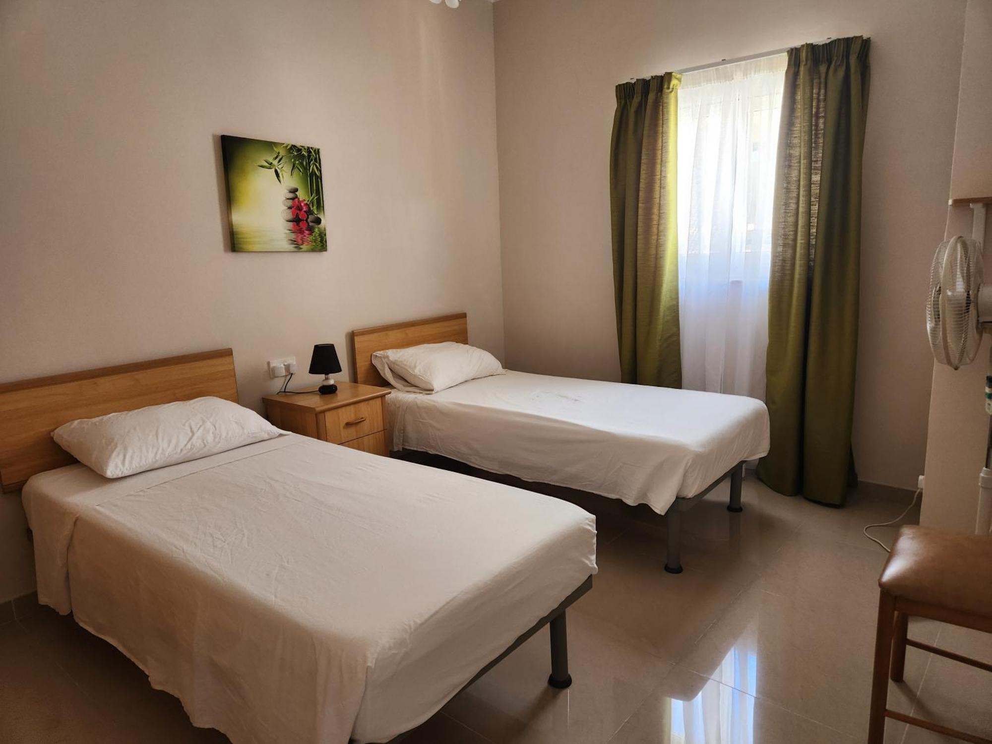 Riviera Holiday Apartments - Seafront - Wifi Marsaskala Bagian luar foto
