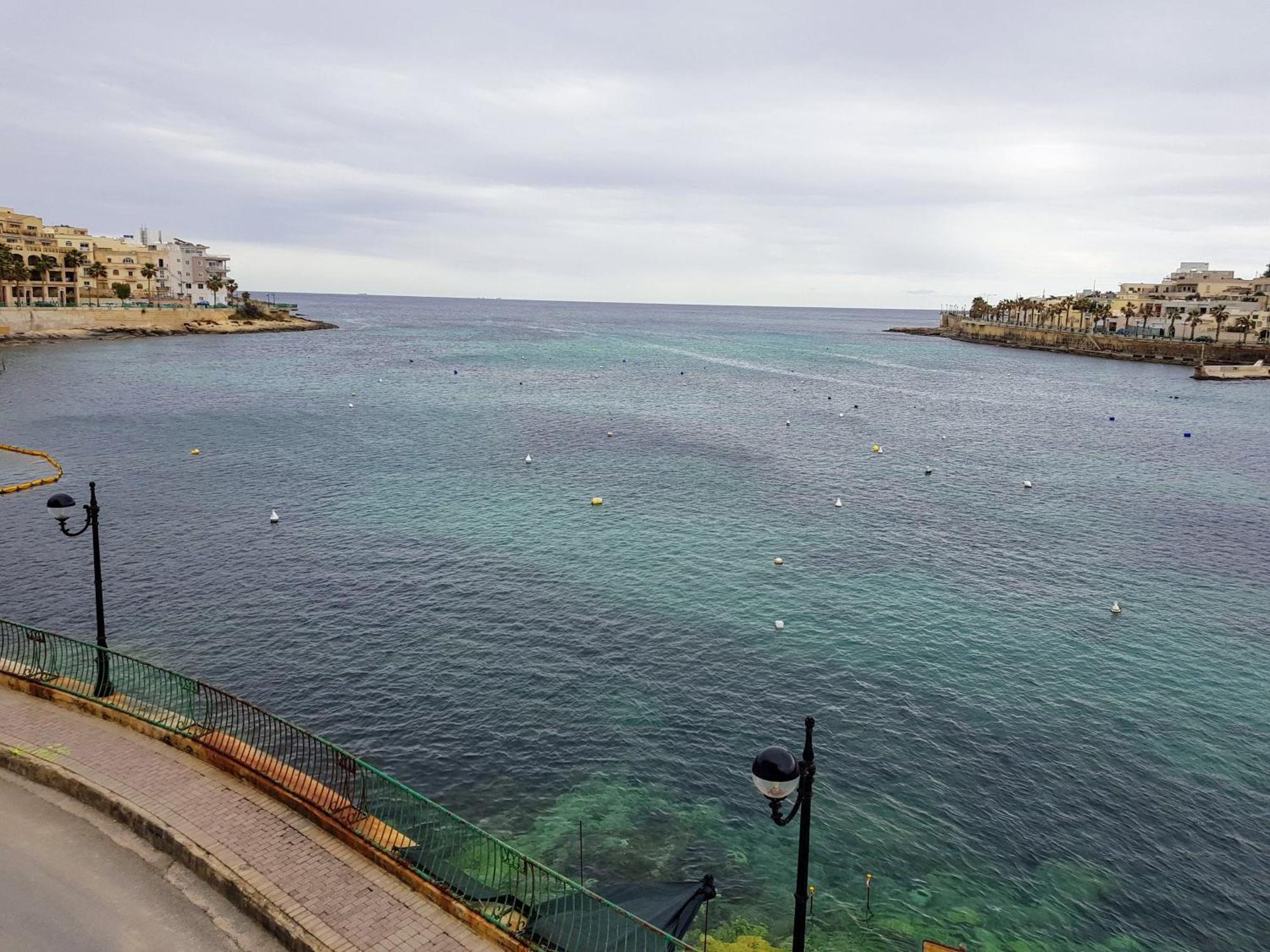 Riviera Holiday Apartments - Seafront - Wifi Marsaskala Ruang foto
